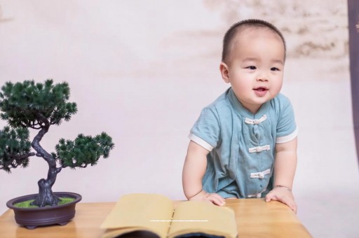 国内随着社会的进步和教育的普及，越来越多的家长开始重视孩子的早期教育。对于刚刚踏入这个世界的0岁人工代生孩子来说，早教课程是非常必要的。下面将介绍一些关于0岁人工代生孩子早教课程的内容